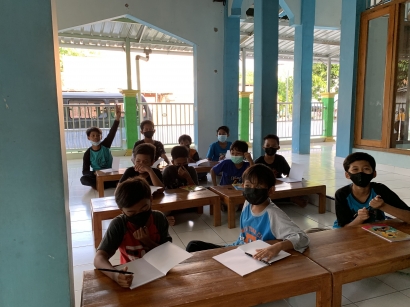 KKN UNS 357 Sragen Wetan Tingkatkan Minat Belajar Anak dengan Edukasi Pembelajaran Sejarah