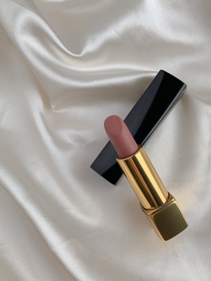 4 Nude Lipstick Terbaik untuk Simple Make Up