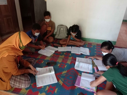 Sekolah Daring!! Mahasiswa KKN Univet Bantara Sukoharjo Berikan Program Ruang Belajar bagi Anak-anak SD