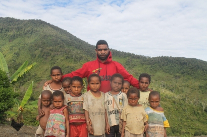 Bersama Malaikat Tak Bersayap di Pedalaman Yahukimo Papua