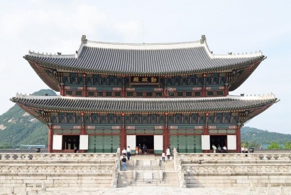 Geungjeongjeon Hall, Tahta Singgasana Dinasty Joseon di Istana Gyeongbokgung