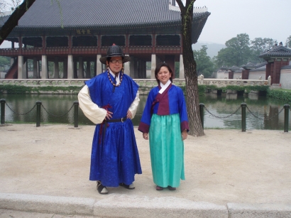 Ketika Memakai "Hanbok", Baju Tradisional Korea dalam Istana Gyeongbokgung