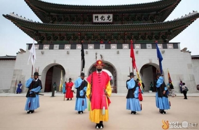 Prosesi Pergantian Perjaga Istana Gyeongbokgung, Setiap Hari di Pagi dan Sore Hari