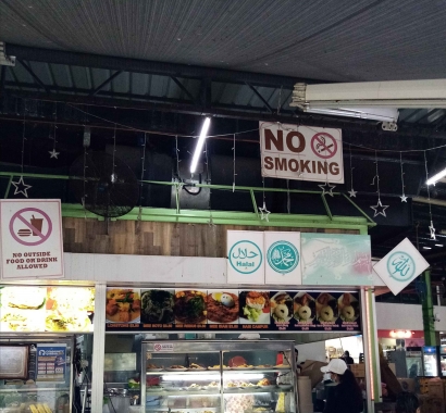 Mencari Kedai Halal di Singapura