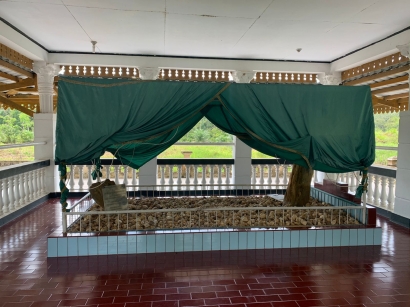 Makam Syakh Burhanuddin Penyebar Agama Islam di Desa Kuntu Kecamatan Kampar kiri Kabupaten Kampar