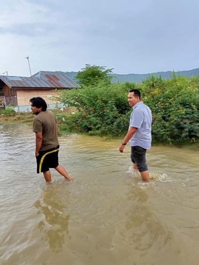 Respon Banjir di Biruhun Simpang Rumbio, Romy Harahap Turun Bersama Tim Berikan Bantuan ke Masyarakat!
