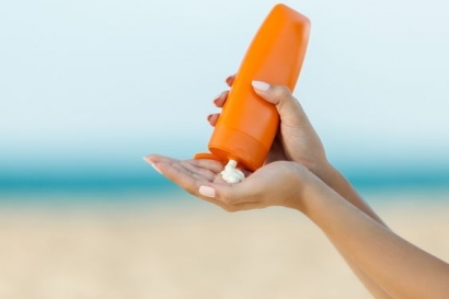 3 Kiat Memilih Sunscreen untuk Kulit Kering