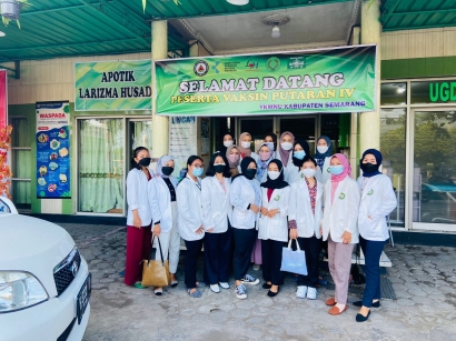 Sukseskan Program Vaksinasi, Mahasiswa Universitas Karya Husada Semarang Menjadi Relawan Vaksinasi
