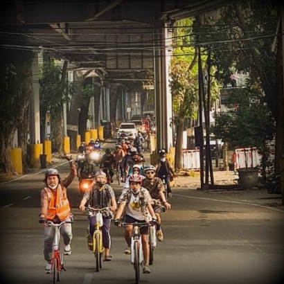 Pegiat Sepeda Rayakan Hari Batik Nasional 2 Oktober