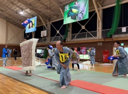 Mengenal Olahraga Lempar Bantal di Jepang, yang dulunya Tradisi Kini Menjadi Kompetisi