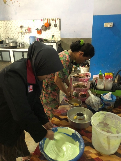 Mahasiswa PMM UMM Bersama Warga Desa Karangsono Mengolah Telur Menjadi Produk yang Lebih Ekonomis di Pasaran
