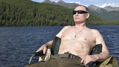 James Bond dari Rusia dan 10 Rahasia Vladimir Putin