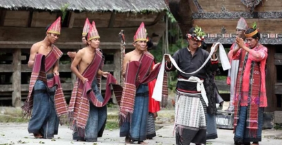 Tradisi Mangokal Holi Suku Batak Toba: Upacara Adat Kematian