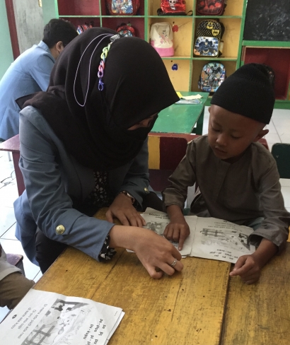 Pentingnya Peran Orang Tua dalam Meningkatkan Literasi Anak di TA Al-Hikmah