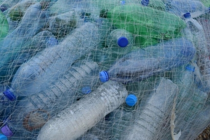 Memanfaatkan Sampah Plastik