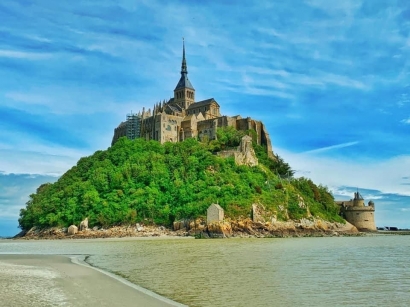Mont Saint-Michel, Bukit Magis di Normandy (Prancis)