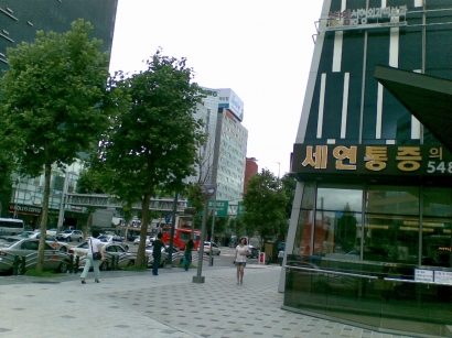 Butik, Resto, dan Cafe Mungil nan Cantik Menuju Dunia Mewah "Apgujeong-dong", Seoul