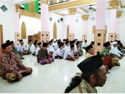 Peringatan Maulid Nabi Muhammad SAW 1443 H Masjid Pondok Pesantren Al Bukhori Mangunan