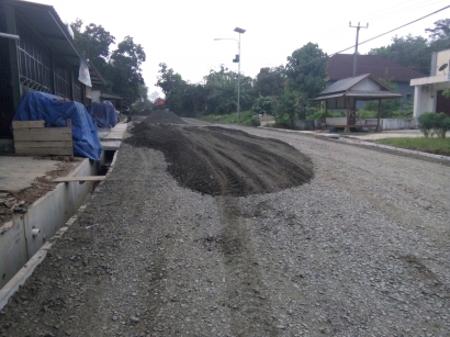 Perbaikan Jalan secara Masal Menjadi Penyebab Tidak Adanya Perayaan Maulid Nabi di Desa Cibaliung Tahun Ini