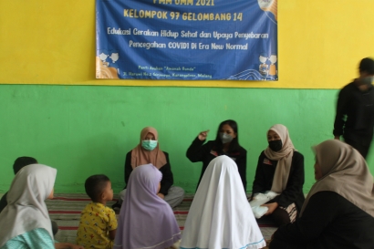 PMM UMM Membagikan Masker dan Hand Sanitizer pada Anak-anak Panti Asuhan Amanah Bunda