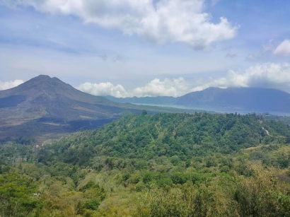 Sensasi Ngopi Sambil Memandang Gunung Batur di Bali