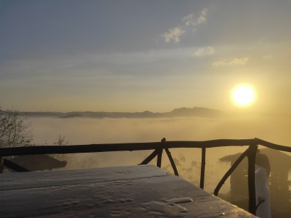 Melihat Sunrise di Gunung Ireng
