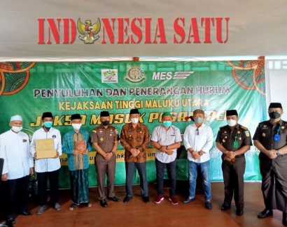 Launching Jaksa Masuk Pesantren (JMP) Kejati Malut dan RWQ Malut Mendistribusikan 1000 Al-Qur'an
