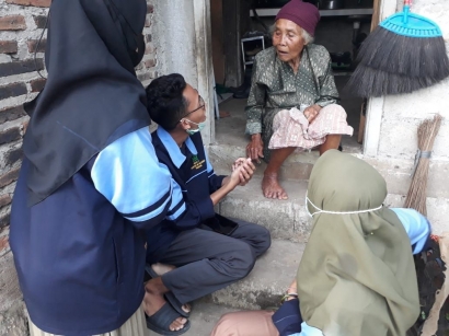 Mahasiswa KKN UIN Walisongo Semarang Edukasi Vaksin Melalui Door to Door di Desa Sumberahayu Kecamatan Limbangan