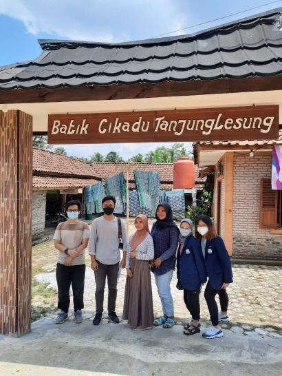 President University dan Kemdikbud dalam Program Akselerasi Ekonomi Kampung Wisata Cikadu