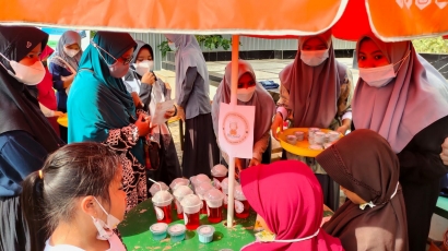 Bazar Olahan Tanaman Herbal KKN UIN Walisongo: Telang dan Rosella si Sumber Rejeki di Masa Pandemi