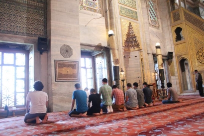 Merasakan Sholat di Masjid Biru, Turki