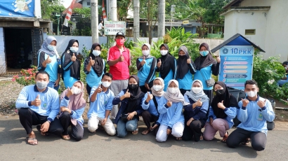 Peduli Lingkungan, Mahasiswa KKN UIN Walisongo Semarang Bantu Komunitas Bank Sampah Mawar