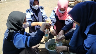 Cinta Lingkungan, Mahasiswa KKN UIN Walisongo Berikan Edukasi tentang Pemanfaatan Limbah Dapur