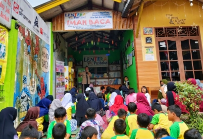 Cerita Jatuh Bangun Taman Bacaan di Kaki Gunung Salak Bogor