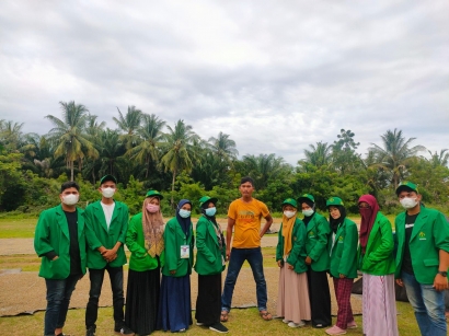 Kelompok Mahasiswa KKN PPM 245 Unimal Ikut Berpartisipasi dalam Proses Pengeringan Kopi Arabika