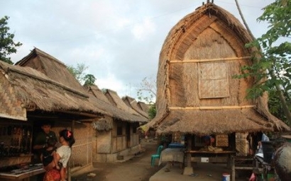 Berkenalan dengan Rumah Adat Suku Sasak di Desa Sade