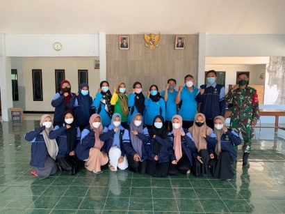 Bantu Sukseskan Vaksinasi, Mahasiswa Kelompok 88 KKN UIN Walisongo Semarang di desa Tejoasri Menjadi Relawan