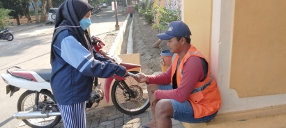Terapkan Protokol Kesehatan, Mahasiswa KKN RDR 77 UIN Walisongo Semarang Melakukan Pembagian Masker Gratis