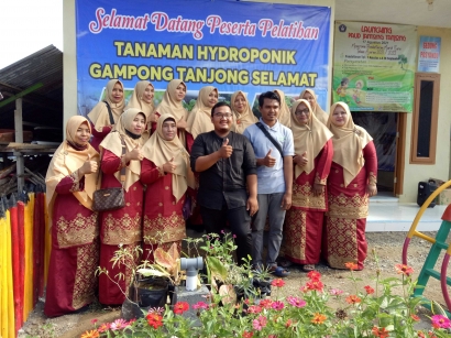 Pelatihan Dasar Cara Budidaya Tanaman Hidroponik di Gampong Tanjung Selamat
