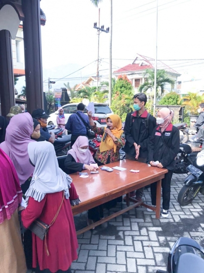 PMM Kelompok 88 Gelombang 15 Universitas Muhammadiyah Malang, Membantu Pelaksanaan Vaksinasi Dosis 1