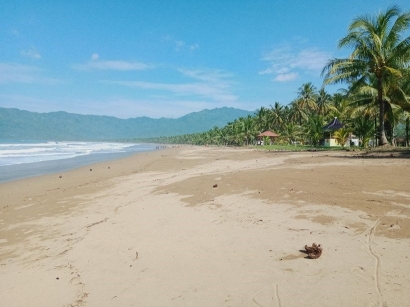 Pantai Blado: Pesona Keindahan Alam Pantai di Pesisir Selatan Kota Trenggalek