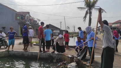 Mahasiswa dan Pemuda Desa Tugu, Ikut Berpartisipasi dalam Bersih-bersih Sungai