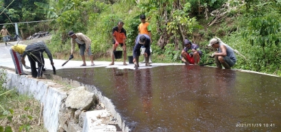 Gotong Royong: Kegiatan Sosial yang Sangat Melekat dalam Hidup Bermasyarakat di Desa Tangsi Agung