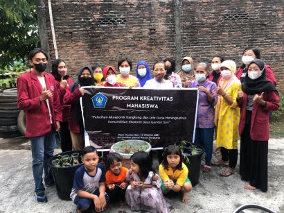 Aquaponik Kangkung dan Lele, Meningkatkan Kemandirian Ekonomi Masyarakat Desa Gambirsari Surakarta