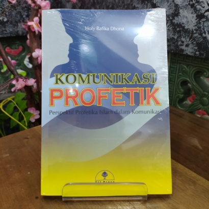 Review Bab 9 Komunikasi Profetik oleh Holy Rafika Dhona