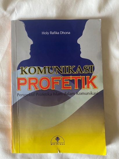 Review Buku Komunikasi Profetik Bab 9 (Holy Rafika Dhona)