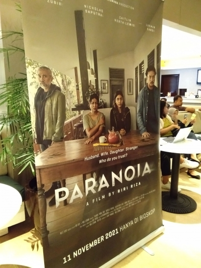 "Paranoia", Ketakutan Kita, dan Pesona Nicholas Saputra