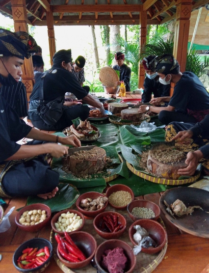 Belajar Memasak Ebatan, Warisan Kuliner Suku Sasak di Desa Bilebante Lombok