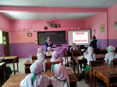 Edukasi Kesehatan Terkait Diare dan Cuci Tangan di MI Muhammadiyah 04 Jombang