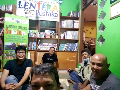 Peduli Sosial, Almagaluh SMAN 30 Jakarta Gelar Baksos ke Taman Bacaan